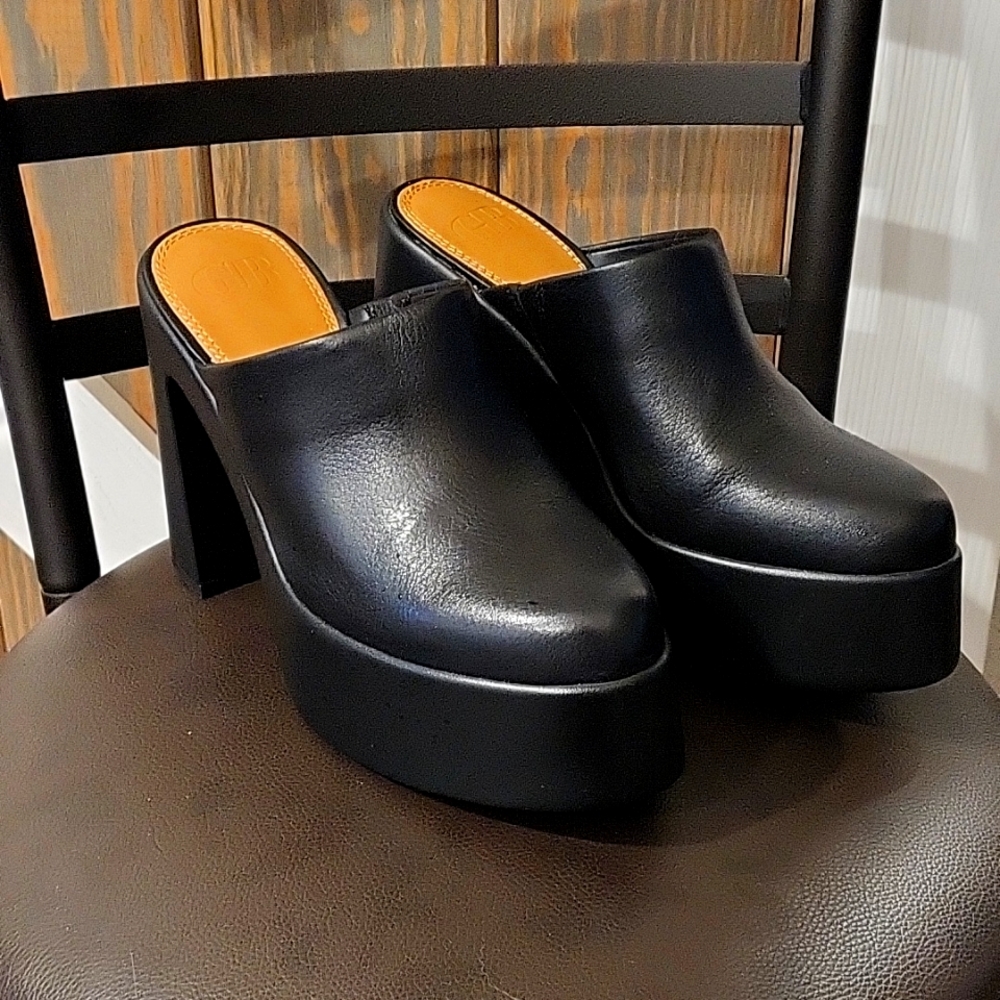 NWOT Gianni Bini Black Mules Size 7.5